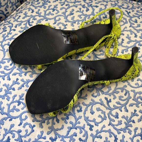 Green snakeskin sandal sling back heels. - Picture 4 of 7